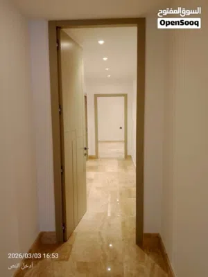 شقة سكانيه مفروشه بتشطيب سوبر لوكس بدور الاول ف سنتر شارع النصر