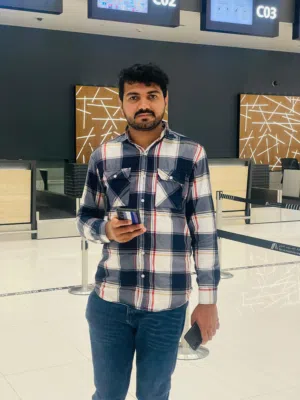 Summer Iqbal 