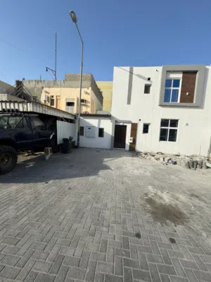للبيع بيت في مدينة عيسى،   المساحة 200 متر