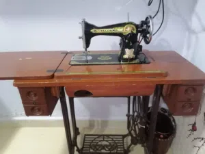 مكينه خياطه تراثيه و شغاله و أموره فوق الطيبه شوف الوصف