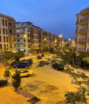 فرصة ممتازة للسكن أو الاستثمار في قلب أكتوبر! شقة للبيع في كمبوند جرين يارد (Green Yard)