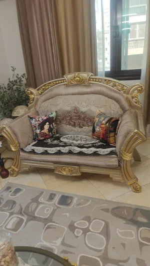 طقم كنب بحاله جيده للبيع