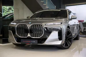 BMW 735i 2023 M kit  وارد الشركة ابو خضر