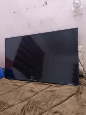 شاشة جولد سكاي 65 بوصة مكسورة