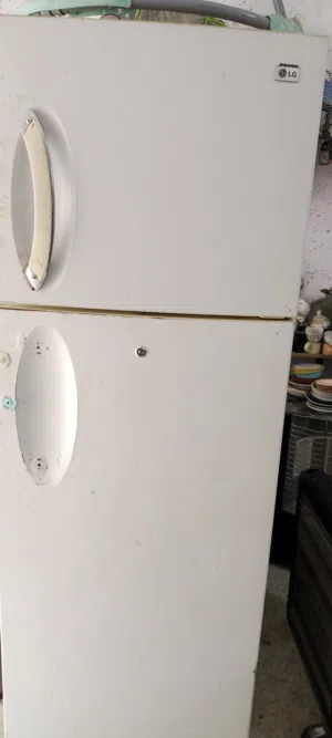 ثلاجه نوع ال جي مستعمله للبيع شغاله ميه بالميه وعلى الفحص