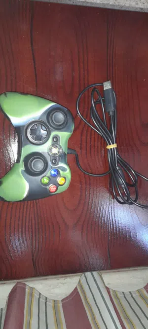 Mannete xbox 360 avec fill et protecteur état 9/10 Fonctionne parfaitementà