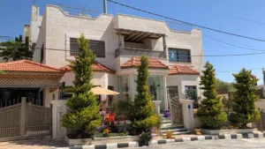 ضاحيه الرشيد فيلا مستقلة مكونه من شقتين كل شقه 250م الارض 500م البناء 500م بسعر مغري