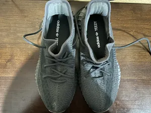 Sport Shoes . Adidas . 44 . Used2