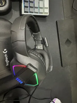 Two headphones سماعات قيمنق