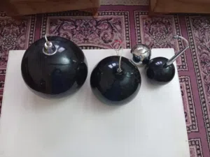 ثلاثه ثريات واحده كبيره وواحده متوسطه وواحده صغيره شوف الوصف