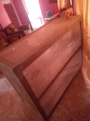رف وبترينة