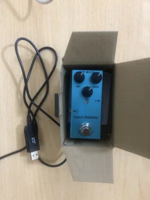 Crunch distortion pedal with cable
