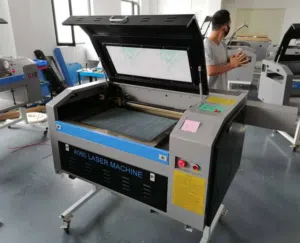 جهاز CNC للحفر والنقش بالليزر 60 واط بمساحة عمل 60×40 سم وتبريد مائي عالي الجودة للاحتراف.
