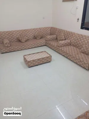 للبيع مستعجل طقم كنب ارضي