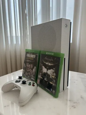 XBOX ONE S 1B great condition (used) إكس بوكس ون إس أبيض بحالة ممتازة WITH 2 GAMES