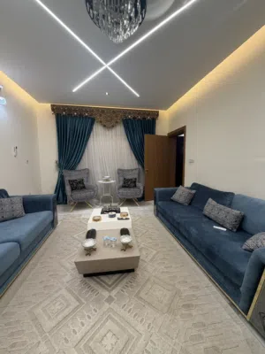 قنفات جدد ذات طراز حديث وكراسي دواره