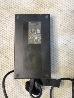 شاحن hp 200w