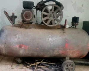 كمبروسر هواء صناعي سعة 200 لتر، 1 فاز، رأس 2 سلندر مع نظام تشغيل بالحزام Belt Driv