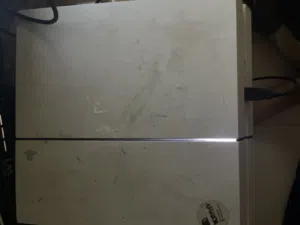 سوني 4 مستعمل لاكن نضيف جدا لل بيع والجاد يكلمني والبيع مستعجل