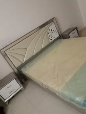 سرير للبيع