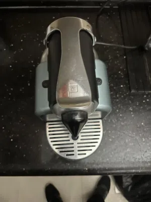 ماكينة تحضير القهوة (Nespresso Pixie)