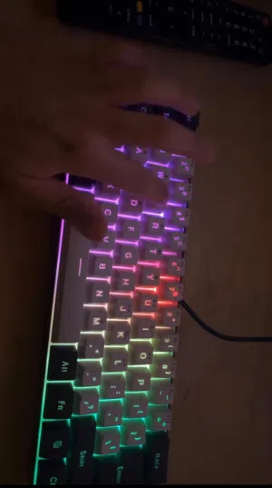 كيبورد قيميتق حلو و جميل جدا جدا و جديد و بجوده عاليه و بسعر رائع جدا مع خدمت توصيل مجانيه.........