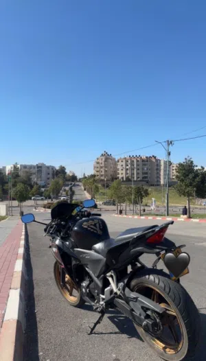Honda cbr 250r بسعر مميز