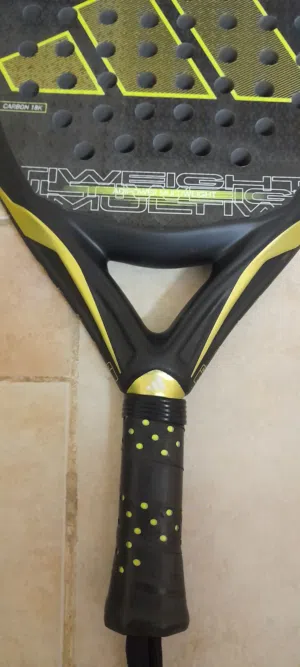 للبيع مضرب بادل اديداس في الرياض