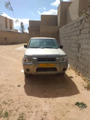 نيسان فورنتير