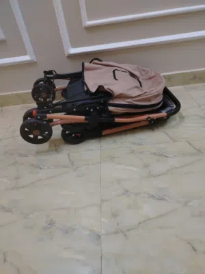 عربة أطفال مستخدمه فتره بسيطة