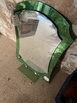 مرايا حمام ما بيه أي كسر