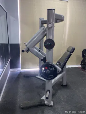 اجهزة لايف فتنس ل تمارين صدر شركة أمريكية بحالة ممتازة مع حماية