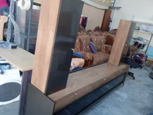 طاولة تلفزيون للبيع