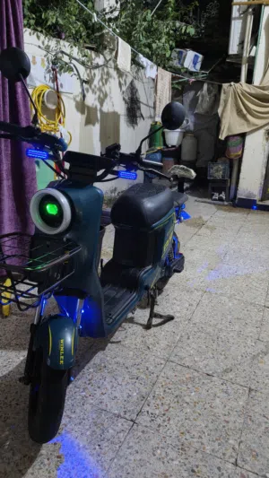 دراجه ار 9 2025 للبيع السعر485 شركه ولي دراجه نضيف فقك بيهى جاملق الخلفي مكسور