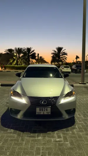 لكزس is250 موديل 2015