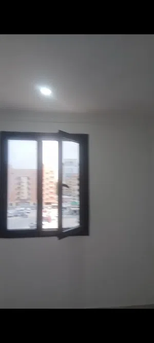 للايجار بالفروانيه شقه غرفتين وصاله ومطبخ وحمامين ق5 ش104
