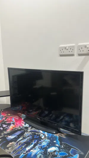 شاشة TCL ممتازه جدا للبيع بسعر حلو