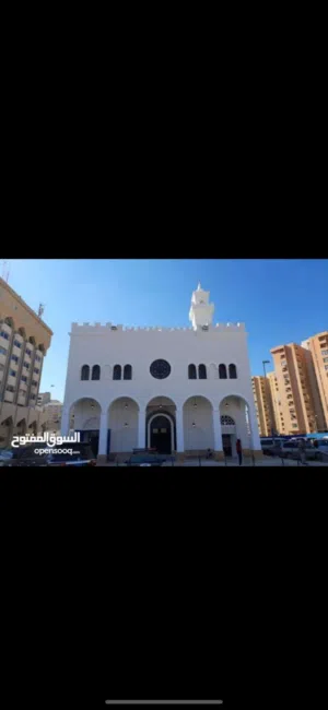 فرصة مميزة للبيع – شقة في موقع ذهبي وسط البلاد