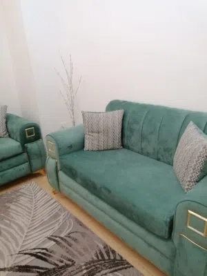 طقم كنب سبع مقاعد بحاله ممتازه