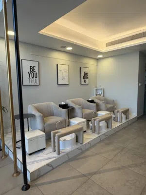 Workers In salon