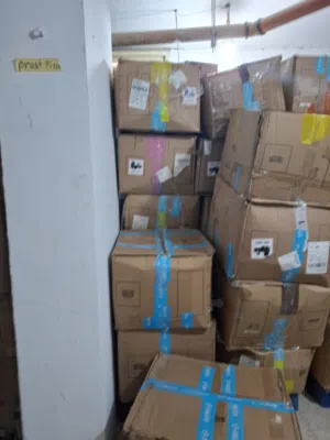 للبيع ملابس مشكله شي ان كميه كبيره