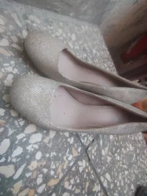 كعب نسائي للبيع