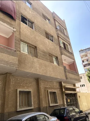 4 Floors . 200 m2 . Landlord0