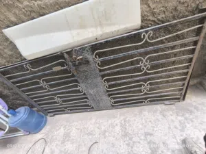 شبك باب حديد