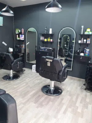 صالون رجالي انيق مجهز بالكامل - إيجار منخفض Business For Sale - Gents Salon - Low Rent