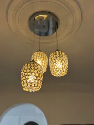 ثريات للبيع بحالة ممتازة