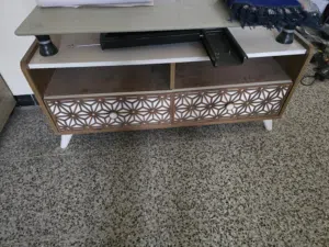 ميز تلفزيون