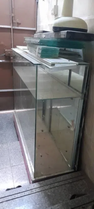 دولايب رفوف زجاج 12 ملم ديكور محل للبيع عدد 2