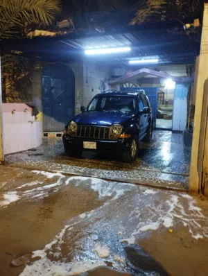 جيب لبرتي 2007 رقم بغداد مشروع وطني  راعيها بلبصره سياره جاهزه   محرك 3700 تبريد شغال