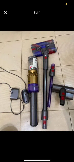 للبيع مكنسه دايسون شبه جديد مع جميع قطعها    dyson omni glide 1.5kg for sale w